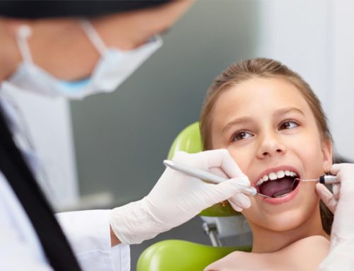 انجام معاینه دوره ای دندانپزشکی کودکان